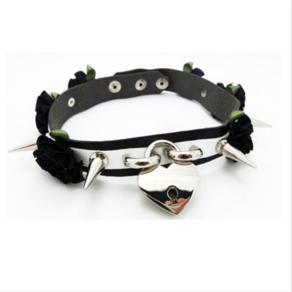 Spikes punk rock heart my chocker